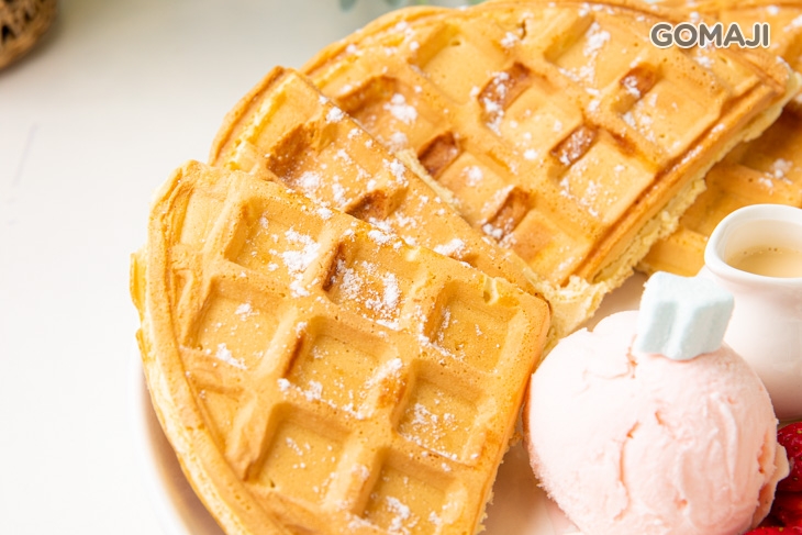 草莓冰淇淋鬆餅