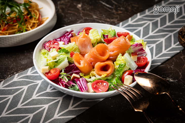 煙燻鮭魚凱薩沙拉