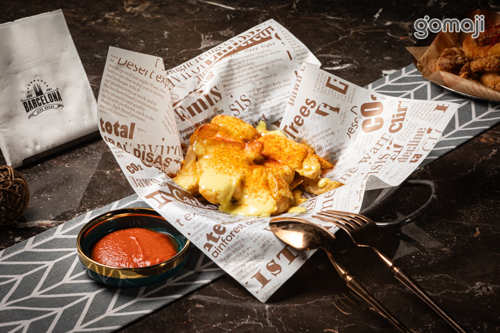 契型薯塊佐辣味番茄醬