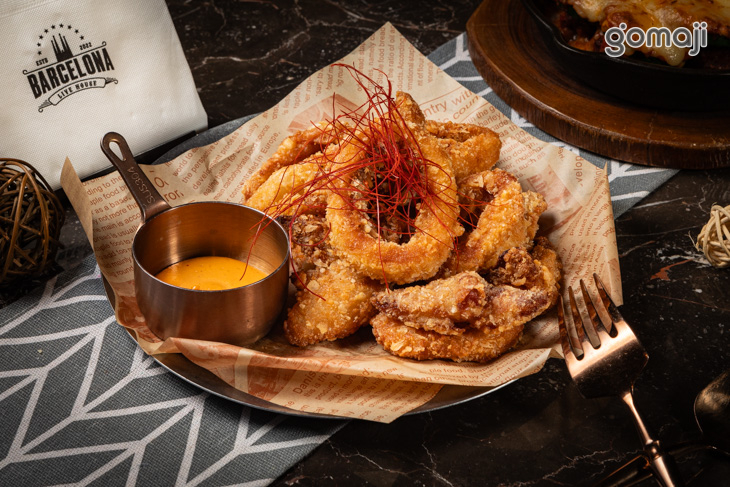 酥炸魷魚佐堅果紅椒醬