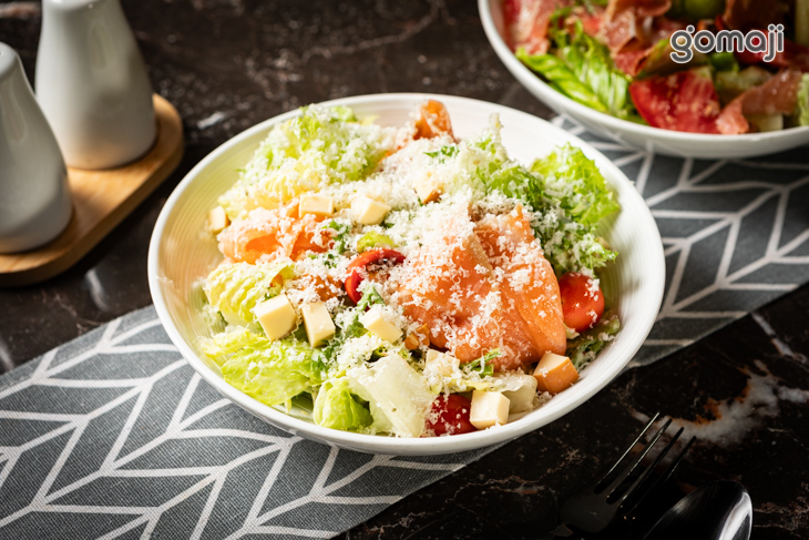 煙燻鮭魚凱薩沙拉