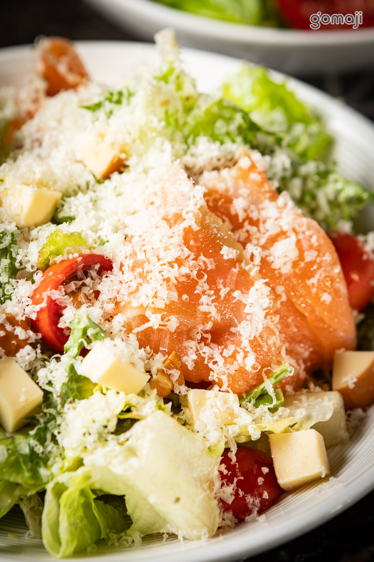 煙燻鮭魚凱薩沙拉
