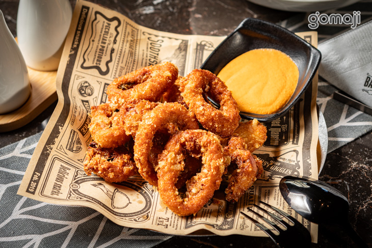 酥炸魷魚佐堅果紅椒醬