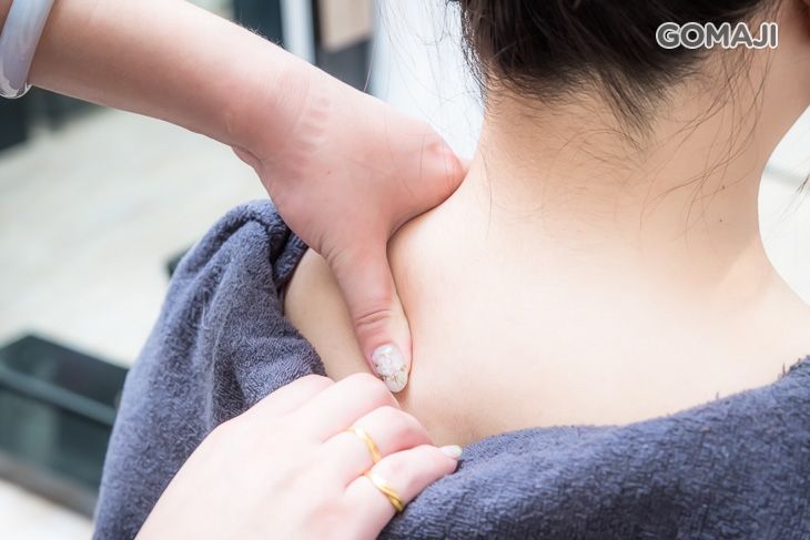 肩頸精油舒壓按摩