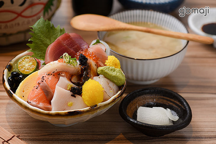 C.特盛海鮮丼套餐