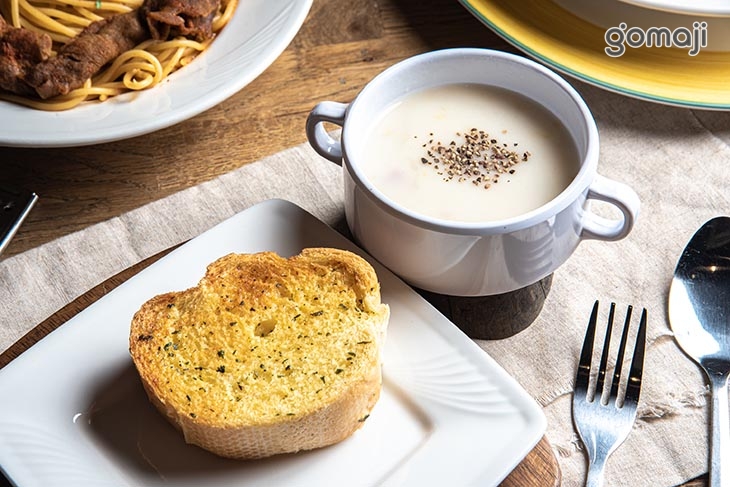 可升級套餐（法式香蒜麵包＋奶油玉米培根濃湯）