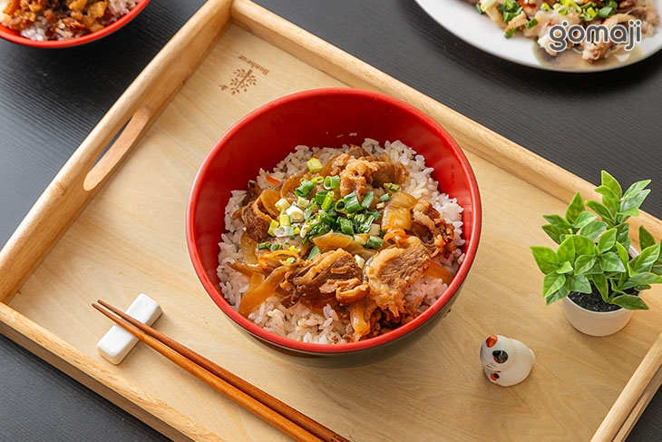 牛肉拌飯