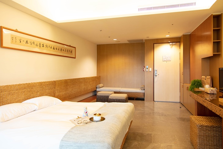 鹿春精緻溫泉雙人房(一大床)