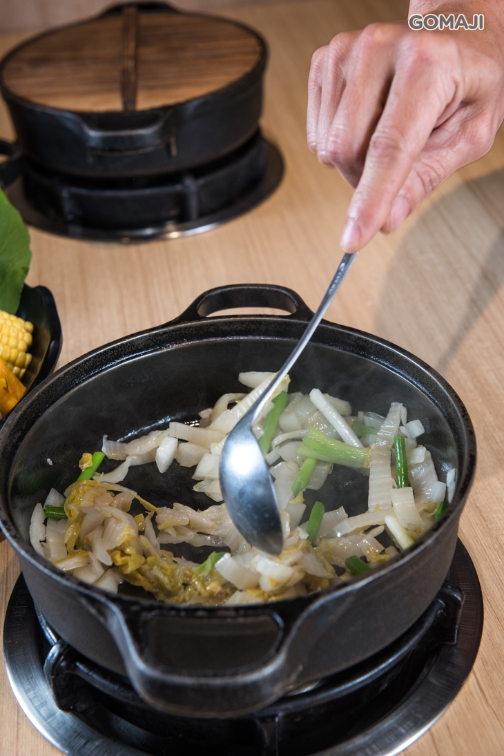 東北酸菜白肉鍋