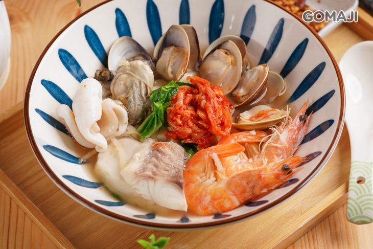 泡菜海鮮烏龍麵