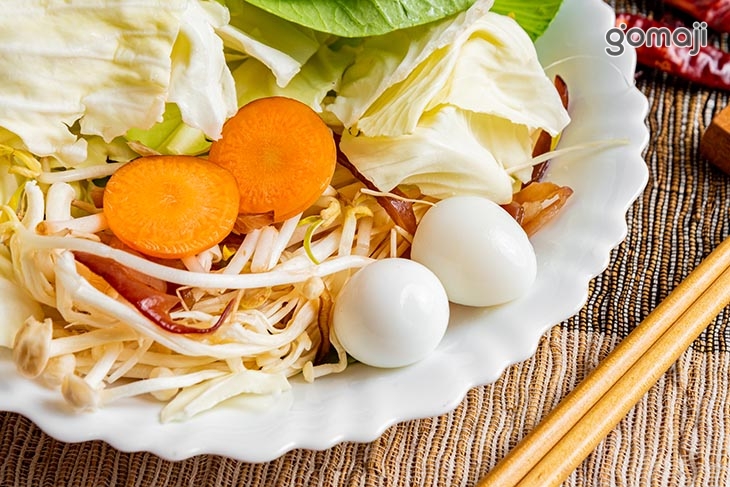 綜合菜包、鳥蛋