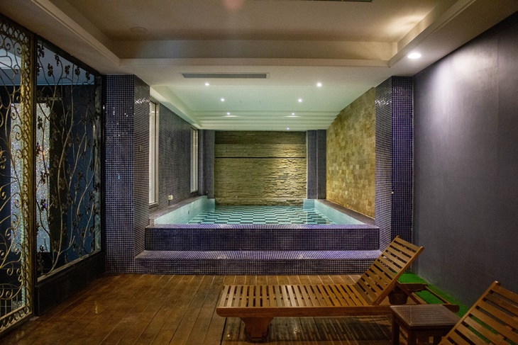 總統泳池KTV四人套房