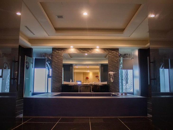 總統泳池KTV套房