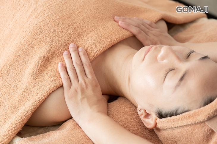 玻尿酸水感霜(搭配緊緻小臉手技按摩) + 爽心蘆薈凝膠(同步頭、肩、頸、手部鬆緊按摩) 