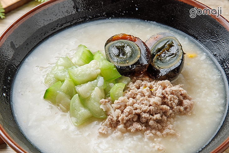 皮蛋絲瓜肉粥