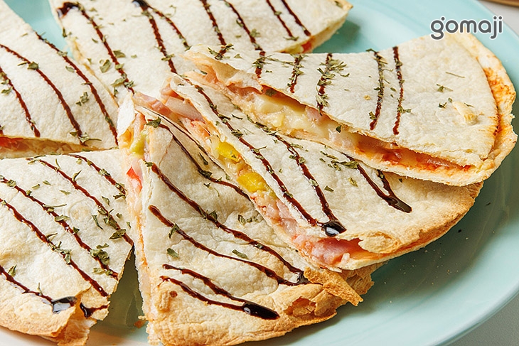 雞肉酪梨番茄墨西哥薄餅