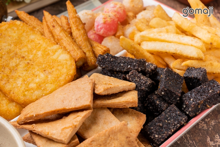帶皮薄鹽脆薯、香酥黑輪片、酥炸米血糕、黃金薯餅、炸元宵、玉米筍、黑巧球