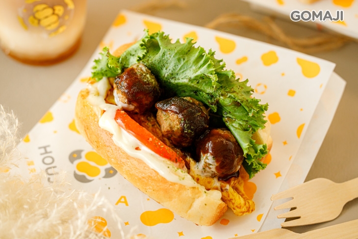 黑白醬牛肉丸吐司堡