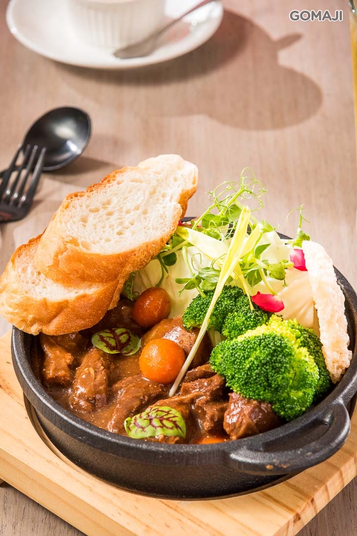 牛肋鮮蔬燉菜(附麵包+米飯)