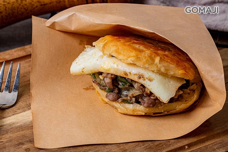 肉夾饃：沙茶羊肉+蛋