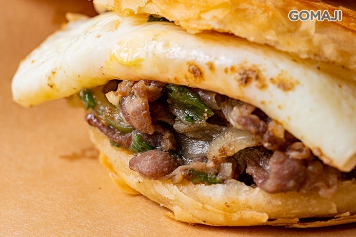 肉夾饃：沙茶羊肉+蛋