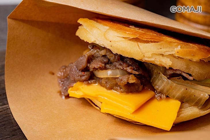 肉夾饃：壽喜燒牛+起司