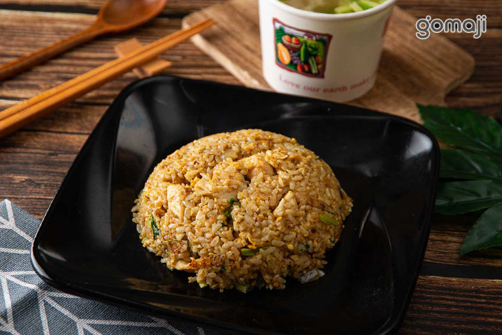 咖哩雞花椰菜米炒飯