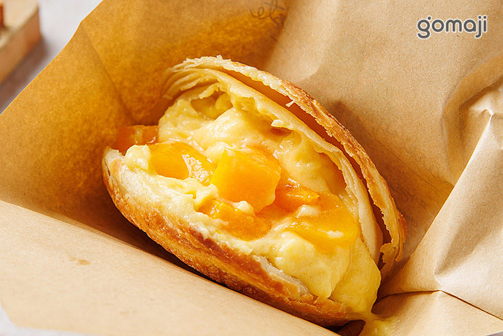 芒果卡士達夾饃