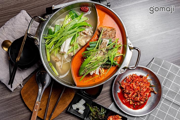 馬鈴薯豬骨湯＋東大門一隻雞湯半半鍋