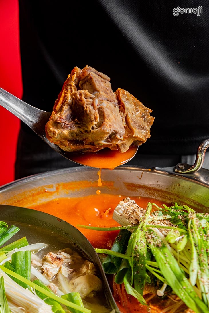 馬鈴薯豬骨湯＋東大門一隻雞湯半半鍋