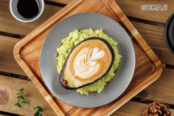 墨墨牛油果拿鐵