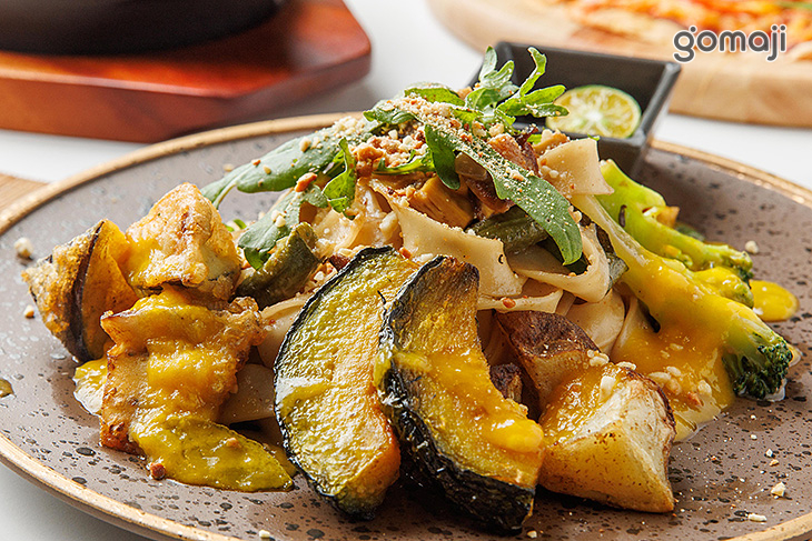 辛酸遇辣吃寬麵