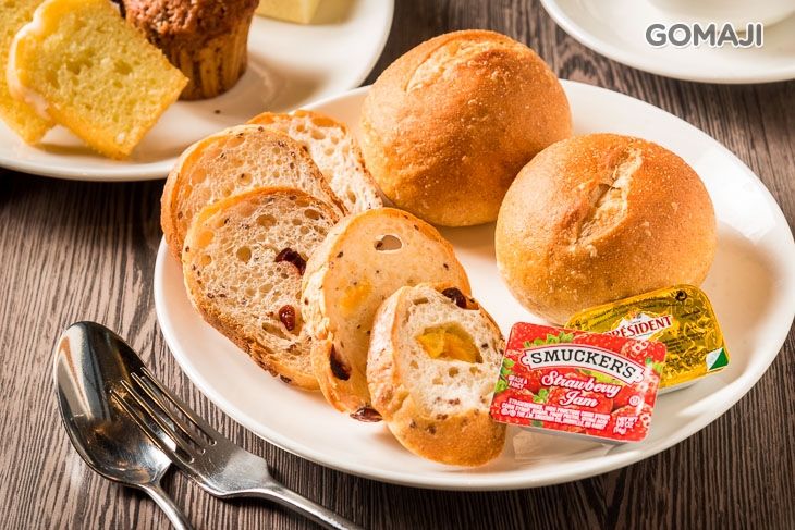 柳橙蔓越莓麵包、全麥小圓法