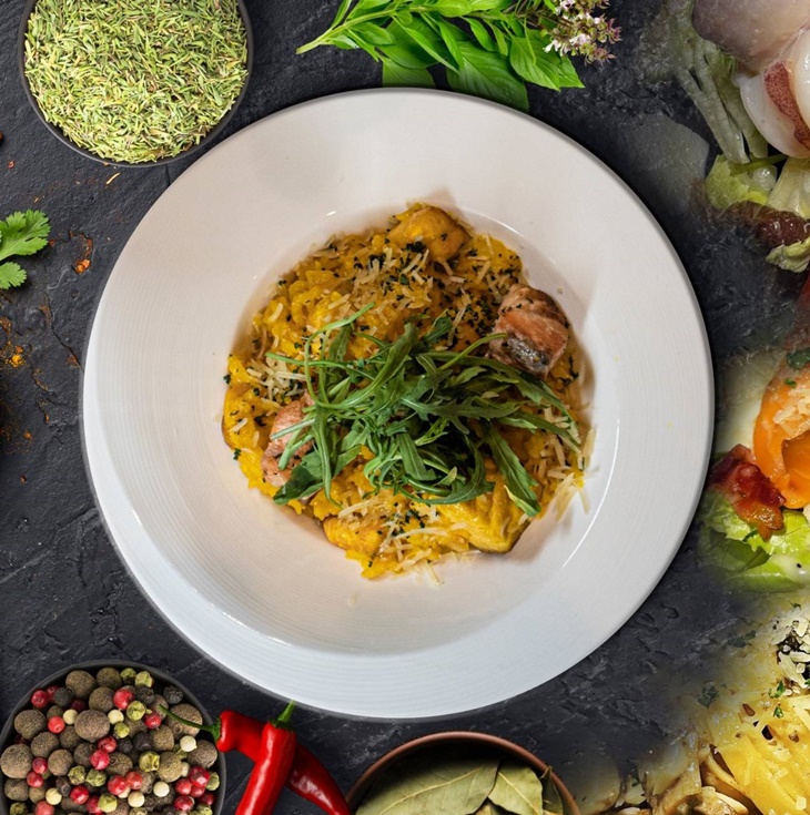 蕃紅花鮭魚燉飯