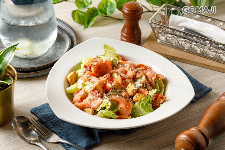 凱薩沙拉(煙燻鮭魚)