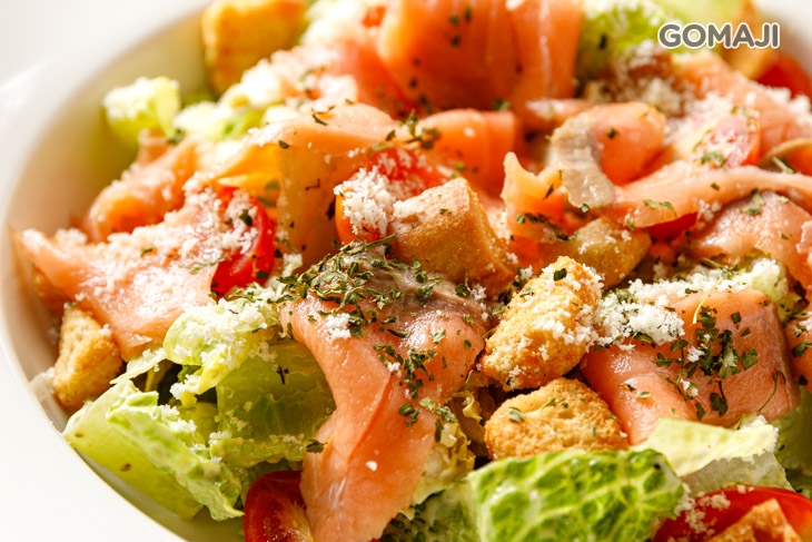 凱薩沙拉(煙燻鮭魚)