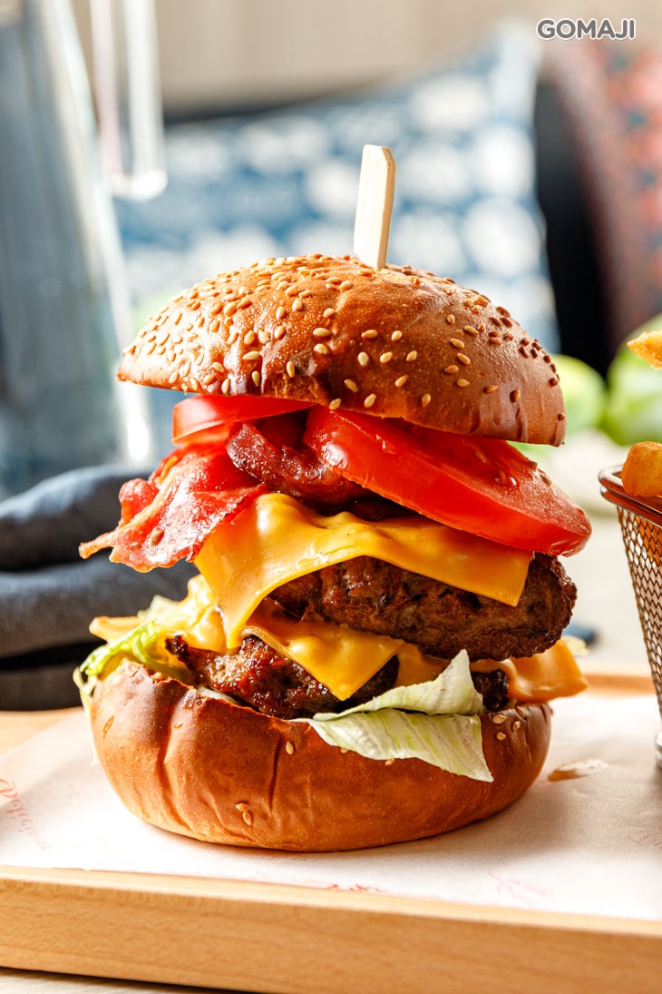 雙層漢堡切達起司番茄洋蔥生菜黃瓜泡菜+薯條