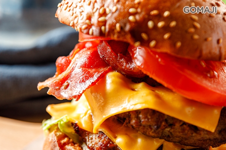 雙層漢堡切達起司番茄洋蔥生菜黃瓜泡菜+薯條