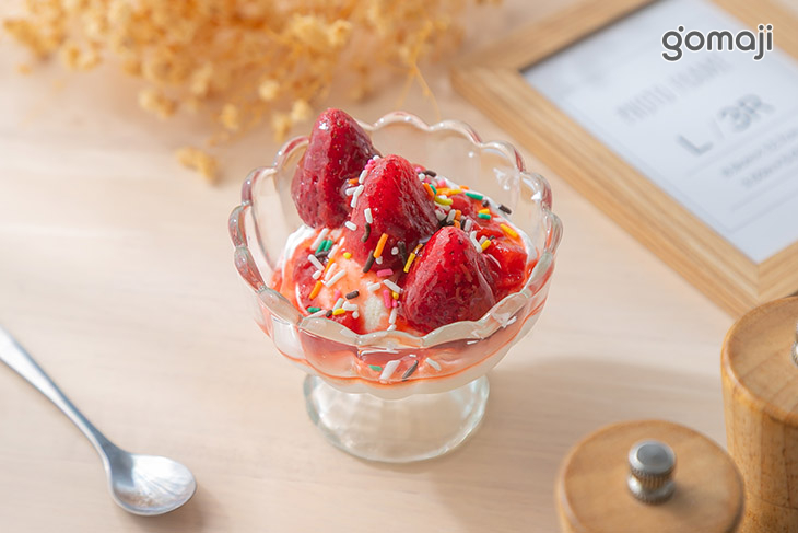 草莓冰淇淋盅