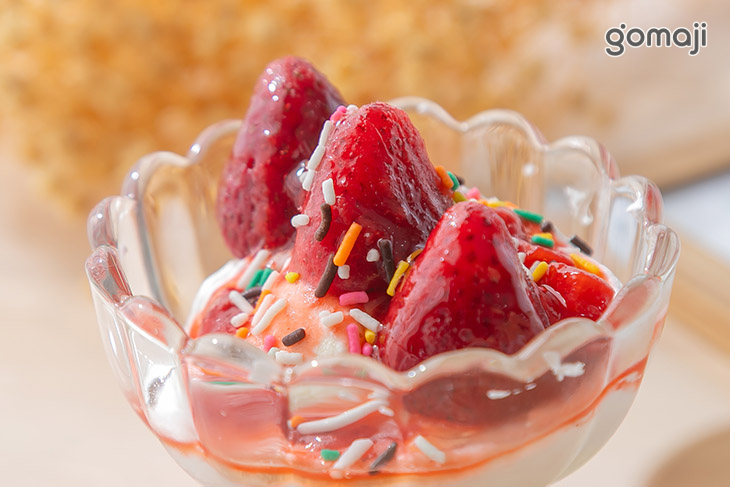 草莓冰淇淋盅