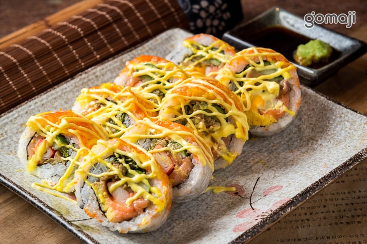 煙燻鮭魚加州捲壽司