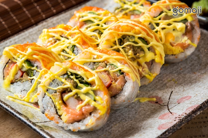 煙燻鮭魚加州捲壽司