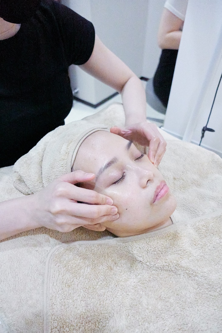 臉部經絡手技排導按摩