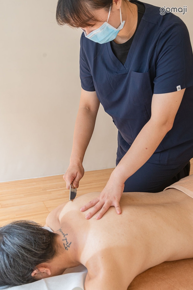 筋膜刀推刮筋膜讓肌肉恢復彈性及修復