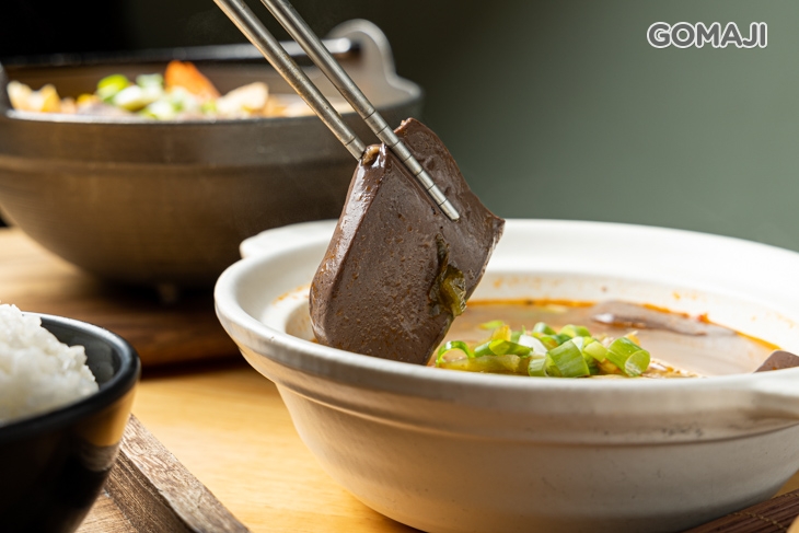 麻辣鴨血臭豆腐