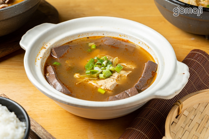 麻辣鴨血臭豆腐