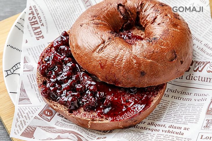  深藍莓果粒可可貝果 