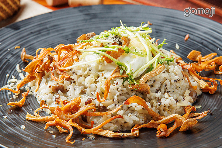 水波蛋佐松露菌菇燉飯