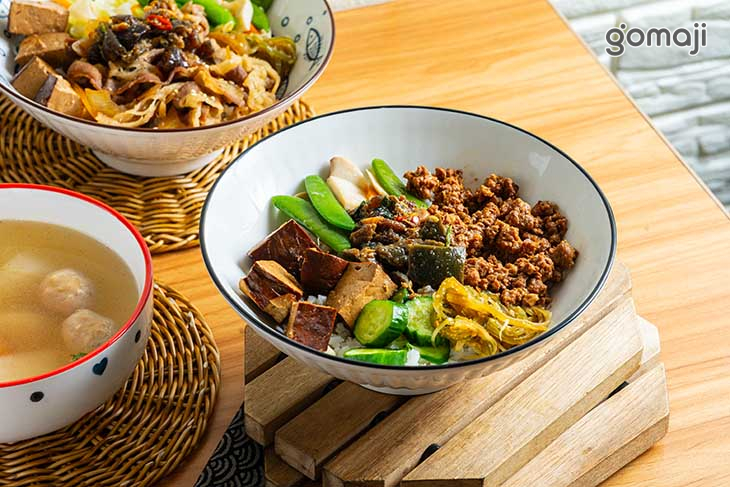 流淚皮蛋肉燥蓋飯