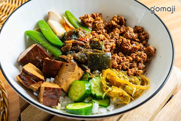 流淚皮蛋肉燥蓋飯